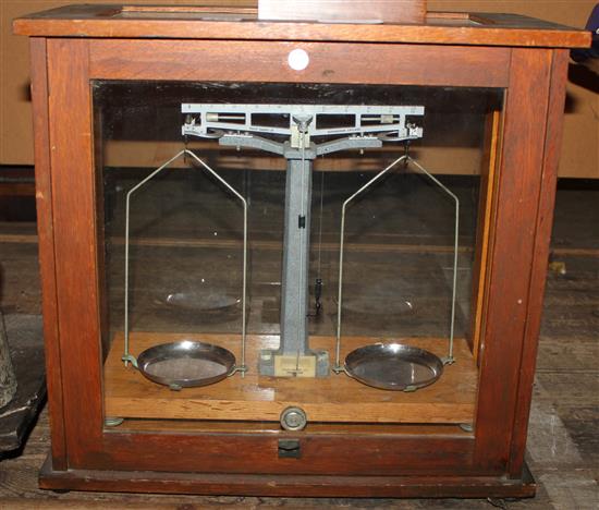 Chemist scales & brass compass(-)